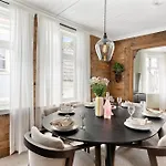Semesterbostad Historic Gem I Charming *